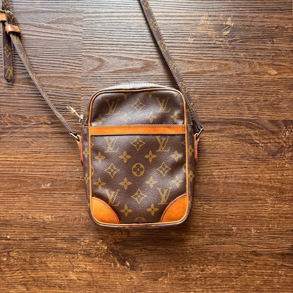 Louis Vuitton Danube Monogram Crossbody Shoulder Bag Vintage LV - Picture 2 of 14
